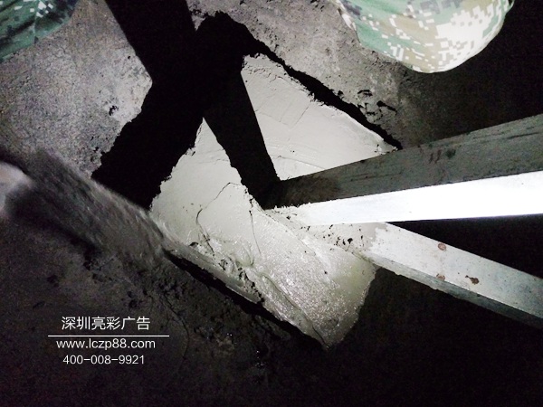 水泥墩防水做法,廣告牌施工防水